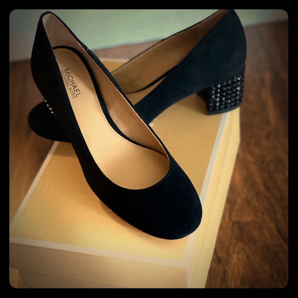 Michael Kors Arabella kitten pump.